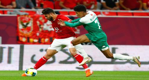 تقارير مغربية: كاف يفتح تحقيقا رسميا بشأن الجدل التحكيمي في مباراة الأهلي والرجاء